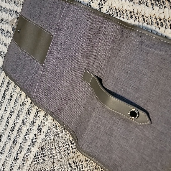 Bvlgari Travel Makeup Toiletry Bag EUC - Picture 10 of 13